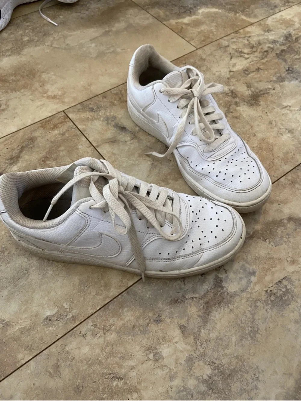 nike white sneakers 9.5 womens